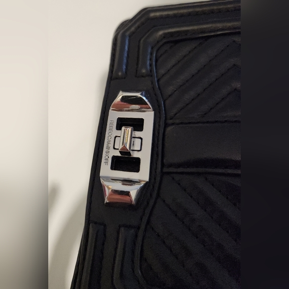 ๐คโค๏ธChevron Quilted Leather Rebecca ๐บ๐นMinkoff clutch with shoulder strap - Picture 4 of 17